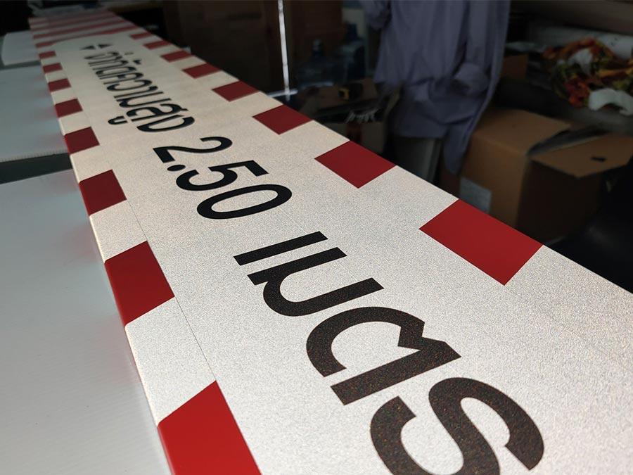 สติ๊กเกอร์สะท้อนแสง 3M Reflective Sticker คุณภาพสูง มองเห็นชัดเจน เหมาะสำหรับป้ายจราจร ความปลอดภัย และงานตกแต่งรถ