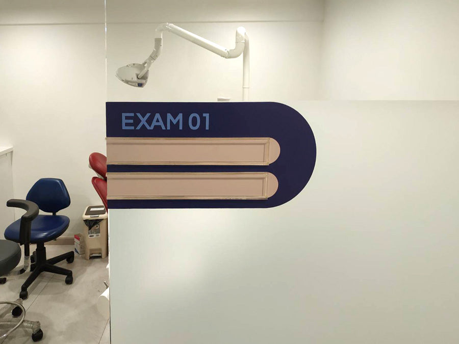 ป้ายสอด รางสอดป้ายหน้าห้อง และป้ายบอกชั้น ดีไซน์เรียบหรู ใช้งานสะดวก เหมาะสำหรับอาคารสำนักงาน โรงเรียน และโรงพยาบาล