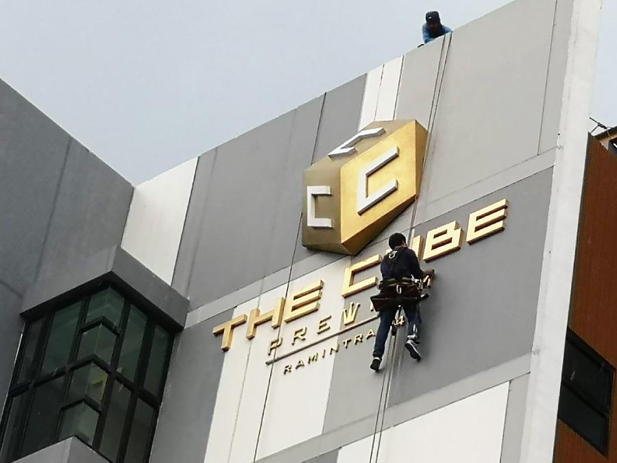 ป้ายตัวอักษรสแตนเลส Stainless Steel Letter Signage หรูหรา แข็งแรง ทนทาน เหมาะสำหรับป้ายบริษัท อาคาร และงานตกแต่ง