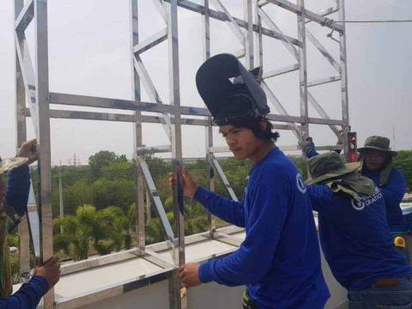 ป้ายเสา Pylon ป้ายทาวเวอร์ ดีไซน์โดดเด่น แข็งแรง ทนทาน เหมาะสำหรับป้ายบริษัท โครงการ อาคาร และงานโฆษณากลางแจ้ง