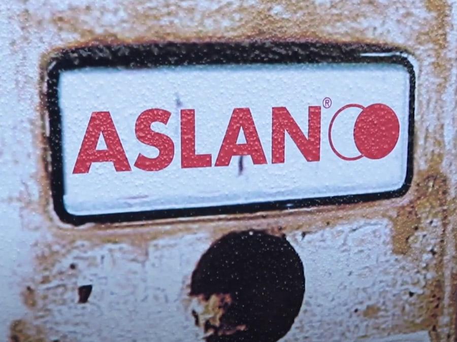 สติ๊กเกอร์ติดผนังปูน และสติ๊กเกอร์ตกแต่ง พิมพ์ลายคมชัด ติดตั้งง่าย เหมาะสำหรับตกแต่งบ้าน ร้านค้า และออฟฟิศ